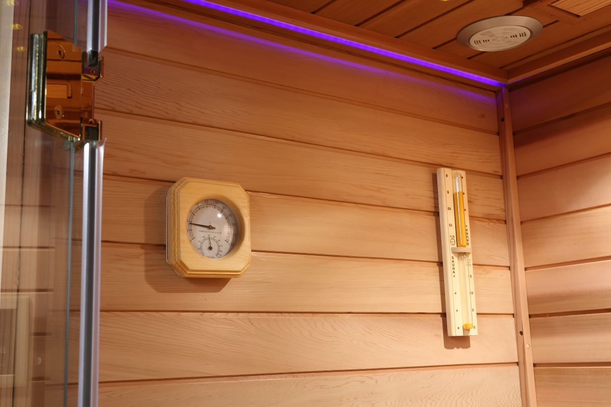 Comfortable Infrared Sauna with Mica Carbon Heater