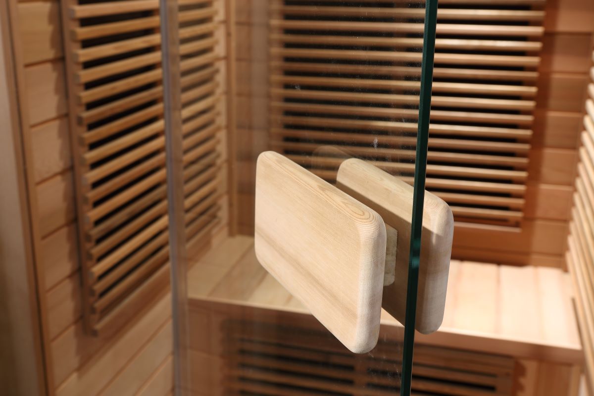 Comfortable Infrared Sauna with Mica Carbon Heater